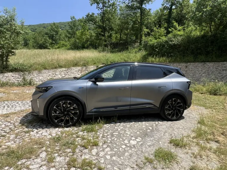 Renault Scenic E-Tech Electric [Car Var] - 3